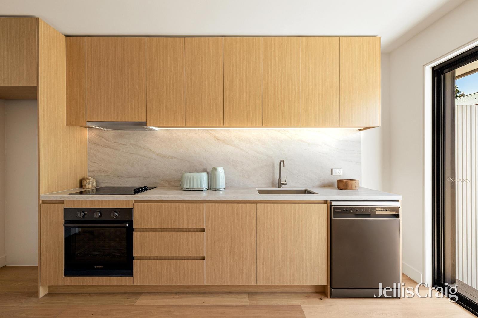 2/9 Kane Street, Preston image 2