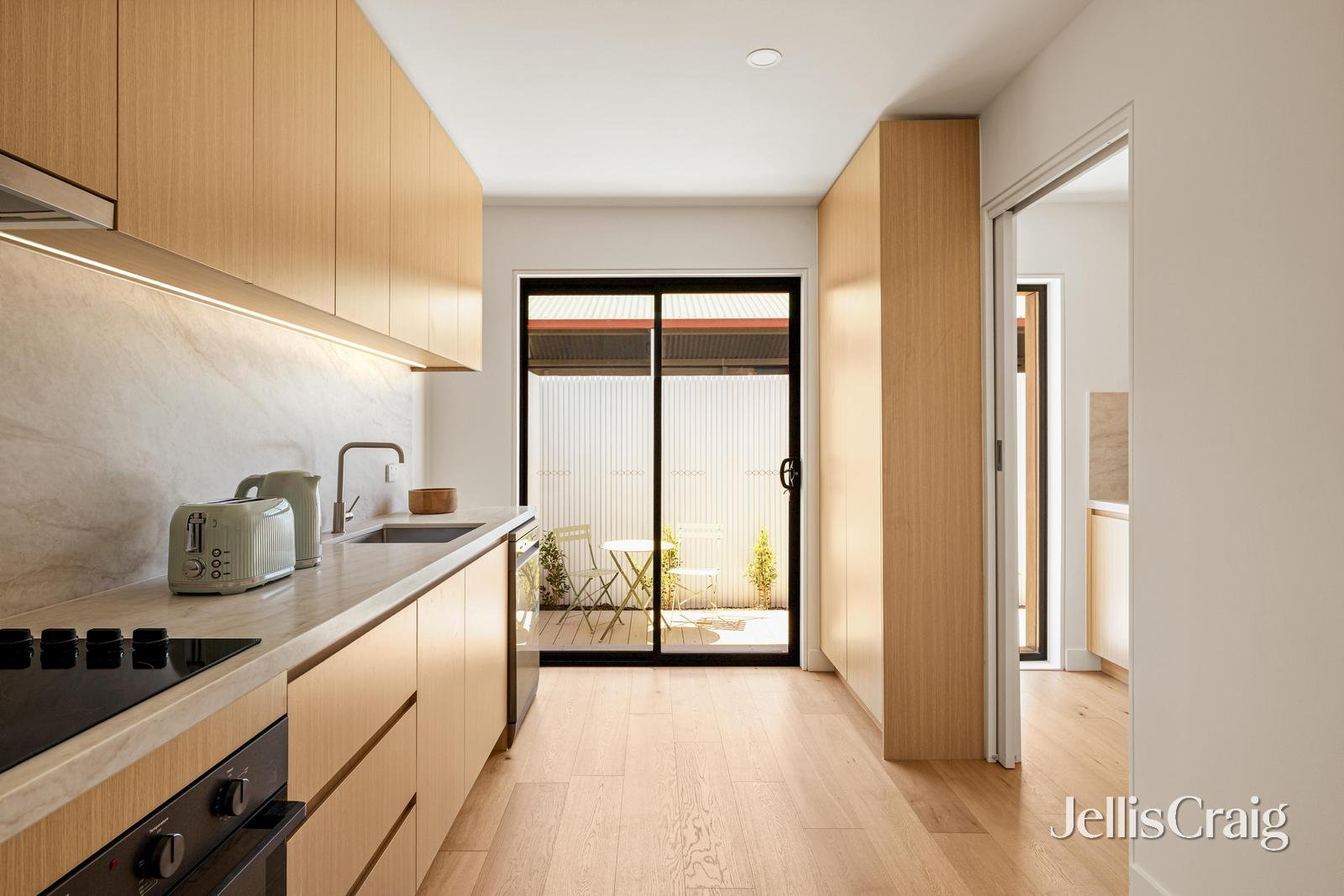 2/9 Kane Street, Preston image 3