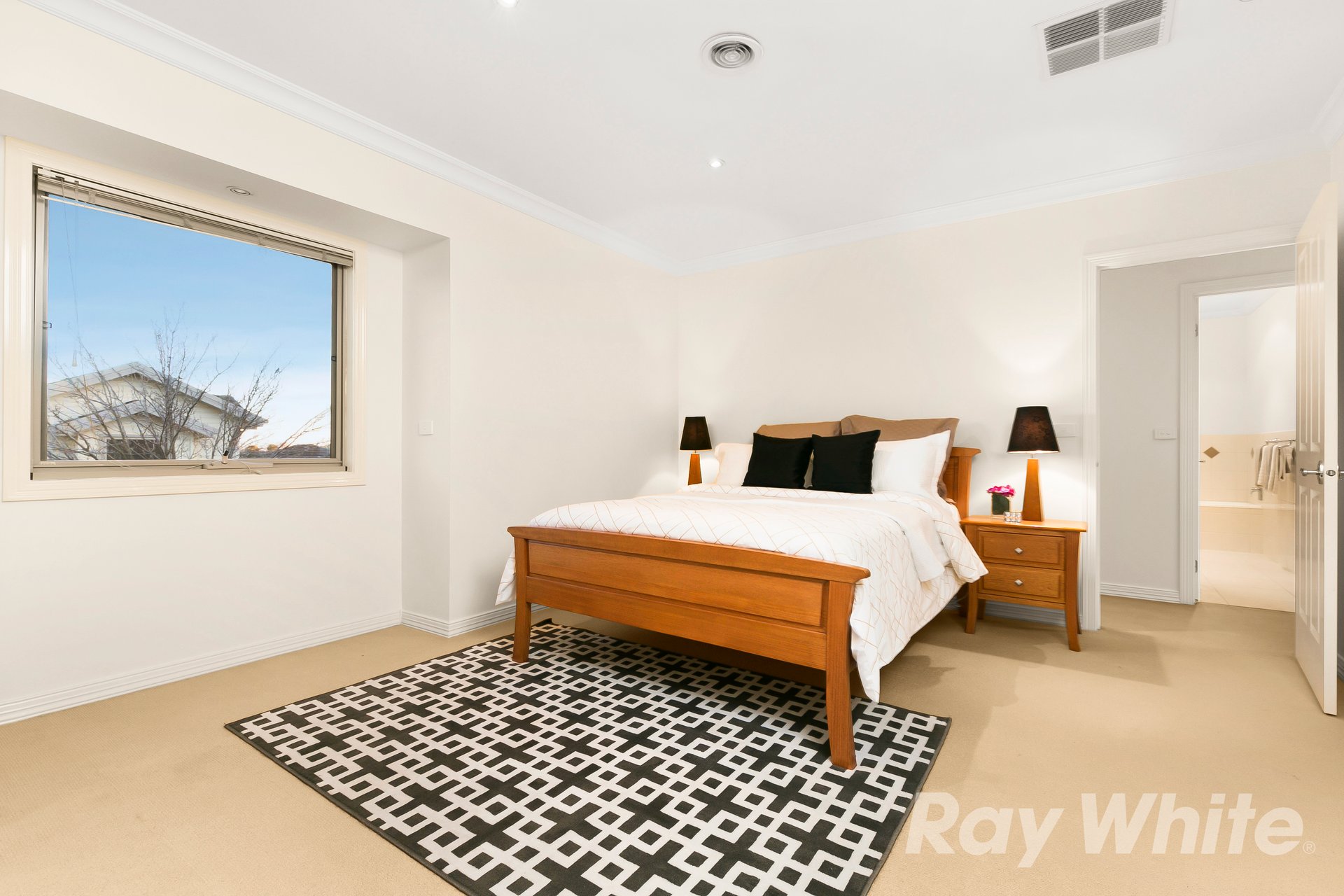29 Kingswood Rise, Box Hill South image 6