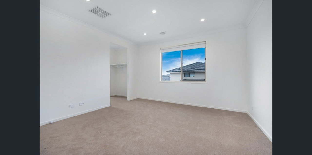 29 Koba Way, Officer image 6