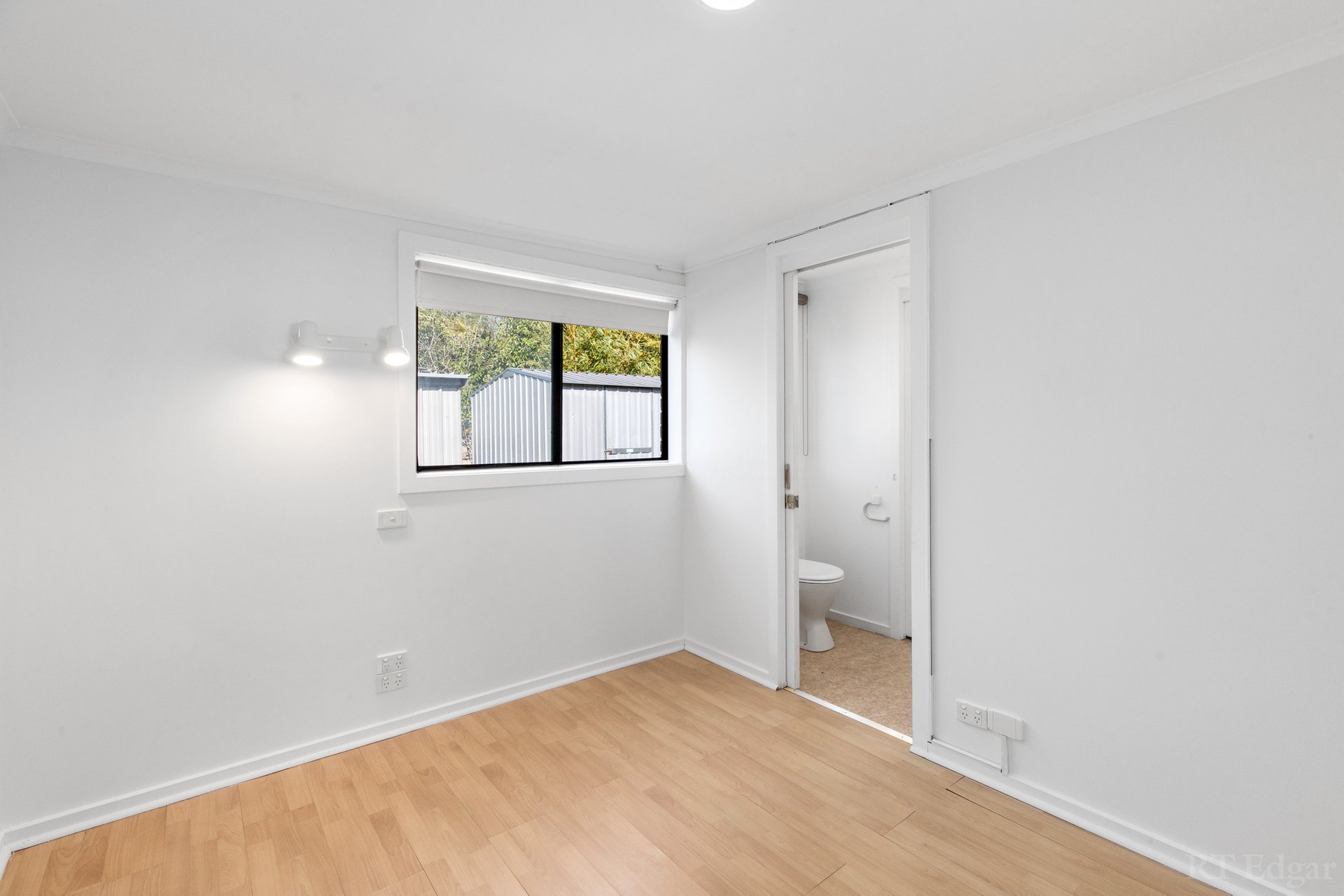 Property Gallery Thumbnail 12