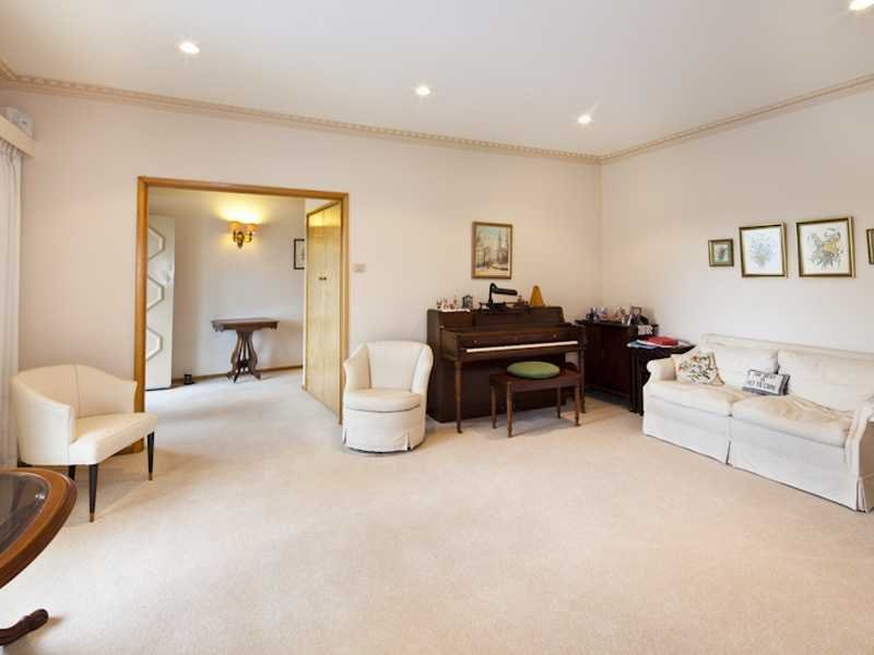 29 Layton Crescent, Newtown image 4