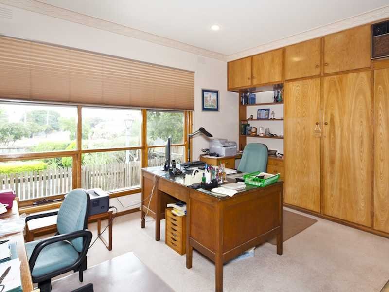 29 Layton Crescent, Newtown image 12