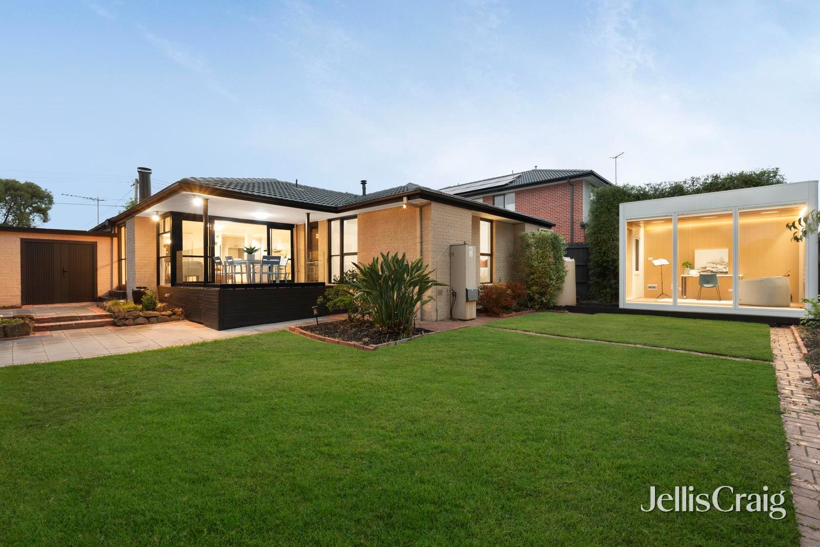 29 Lomond Drive, Glen&nbsp;Waverley image 1