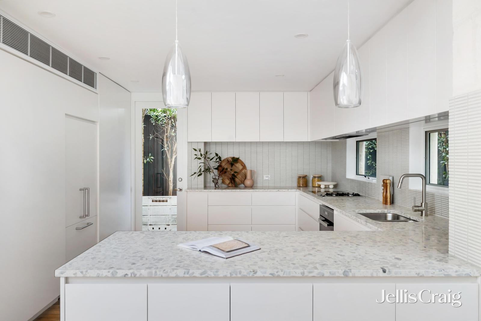 29 Macfarlan Street, South Yarra image 6