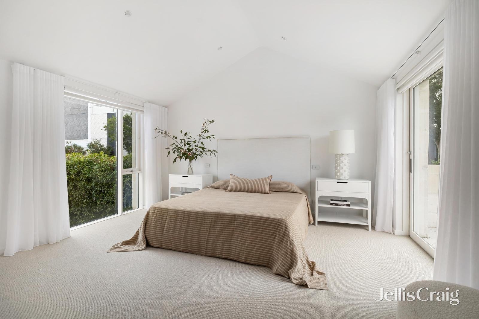 29 Macfarlan Street, South Yarra image 11