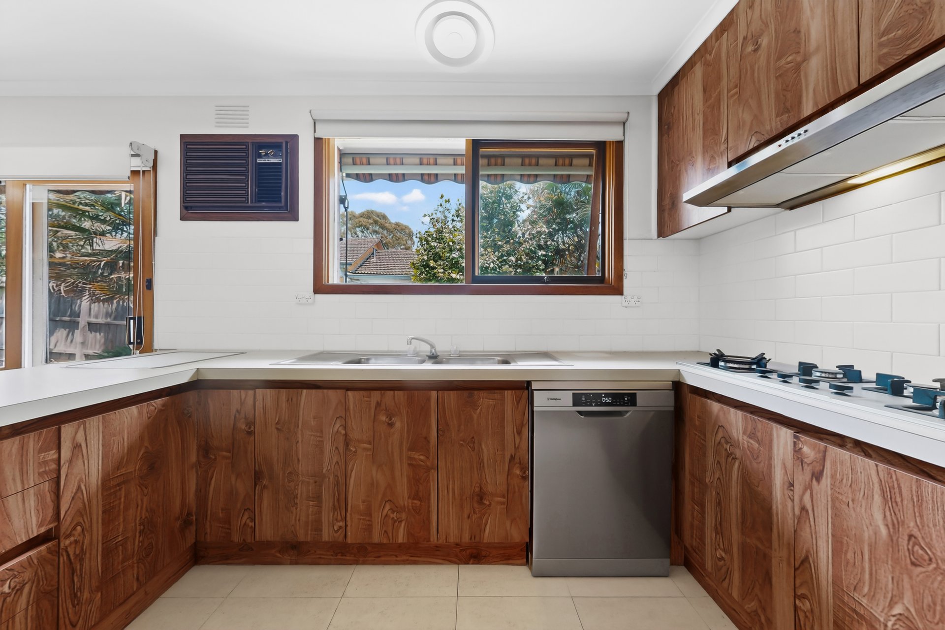 2/9 Malvern Road, Mont&nbsp;Albert image 6