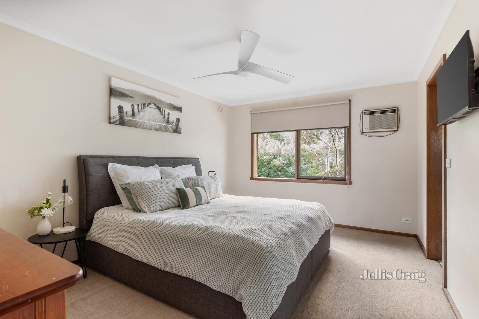 29 Manatunga Circuit, Greensborough image 8