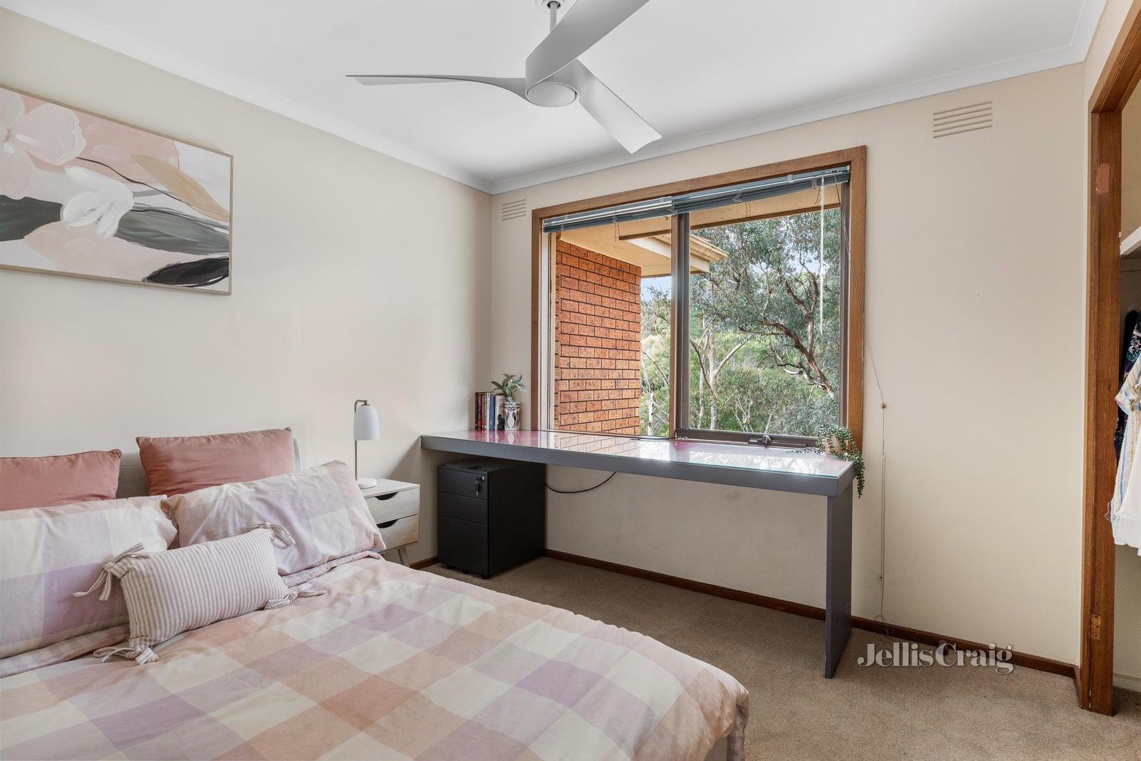 29 Manatunga Circuit, Greensborough image 9
