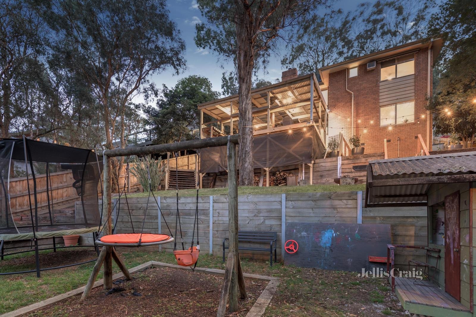 29 Manatunga Circuit, Greensborough image 15
