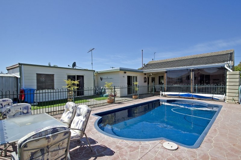 29 McNeill Avenue, East Geelong image 2
