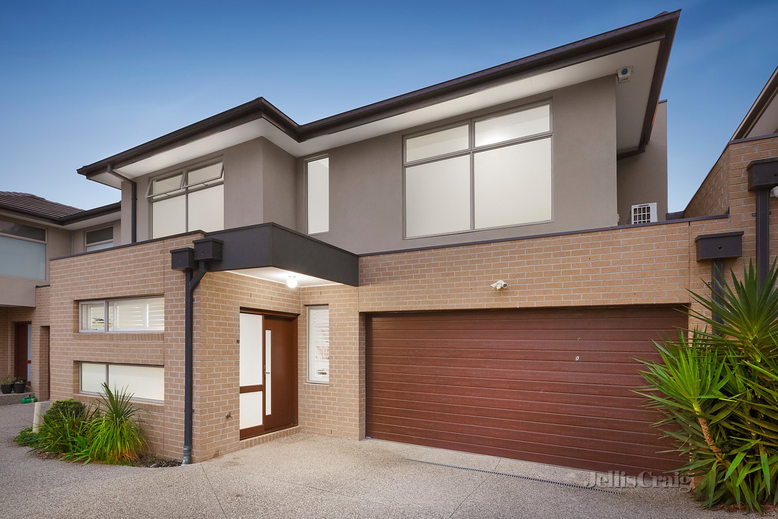 2/9 Menarra Street, Strathmore image 1