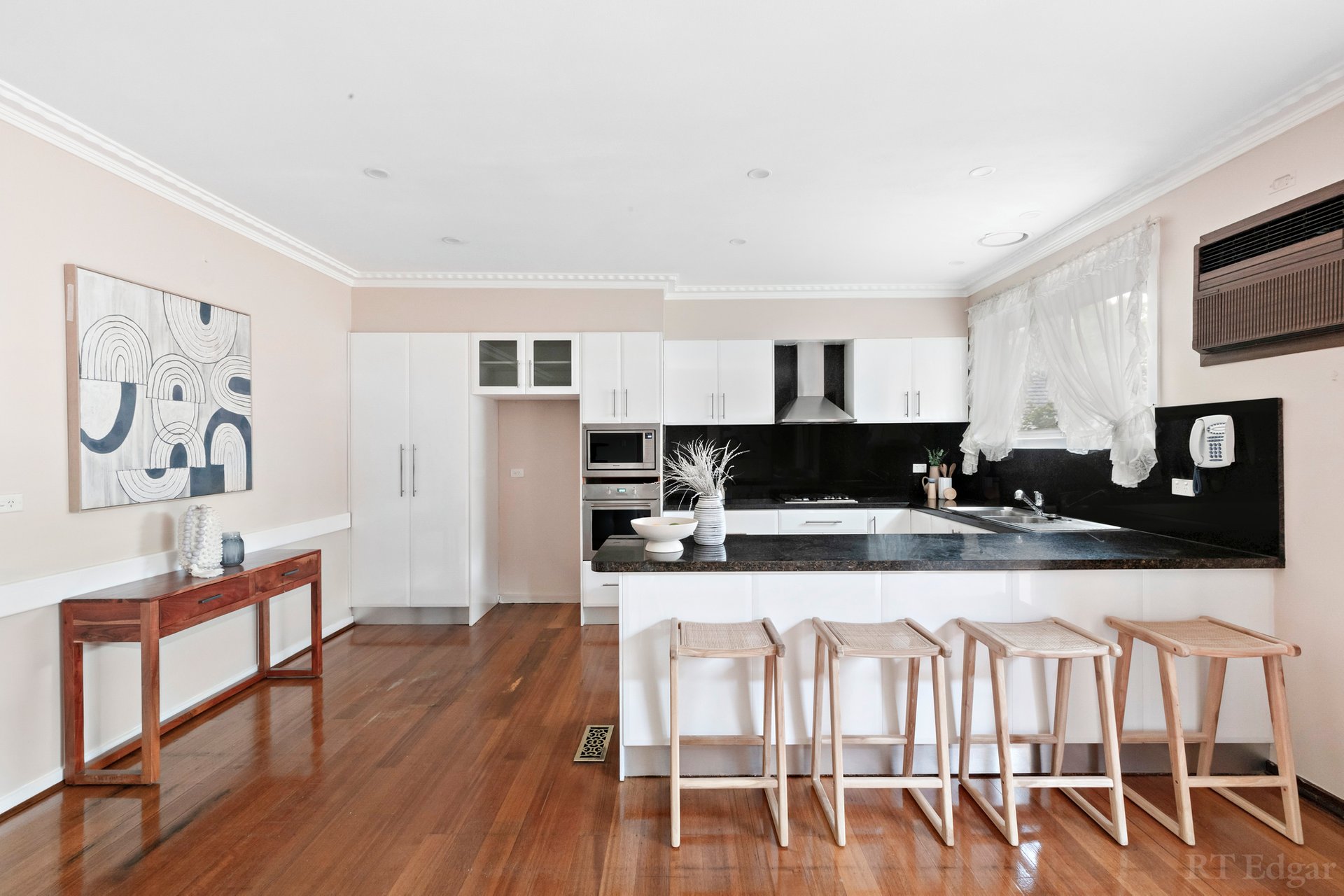 Property Gallery Thumbnail 5