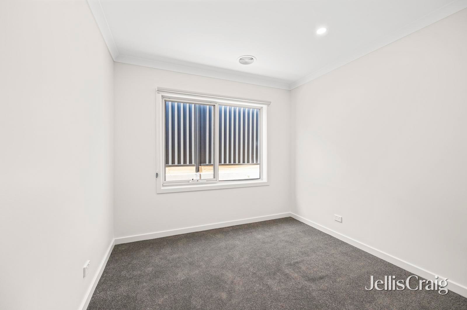 29 Miners Crescent, Ballarat East image 6
