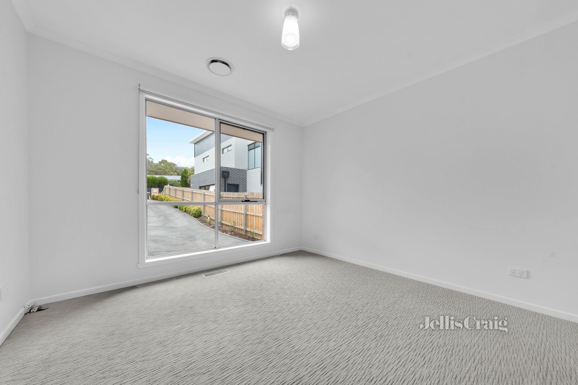 2/9 Montclair Avenue, Glen Waverley image 6