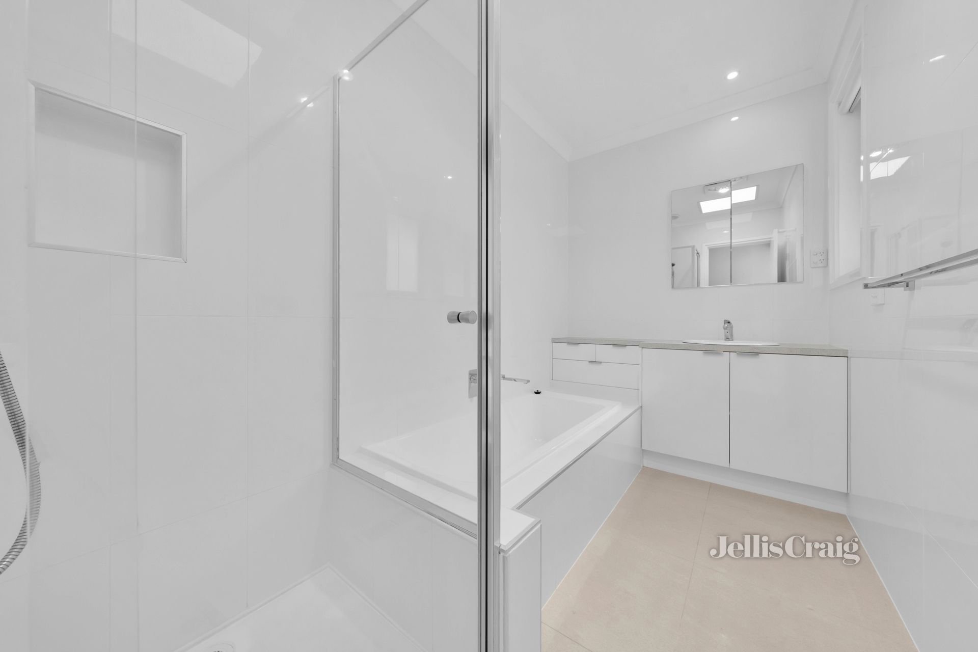 2/9 Montclair Avenue, Glen Waverley image 7