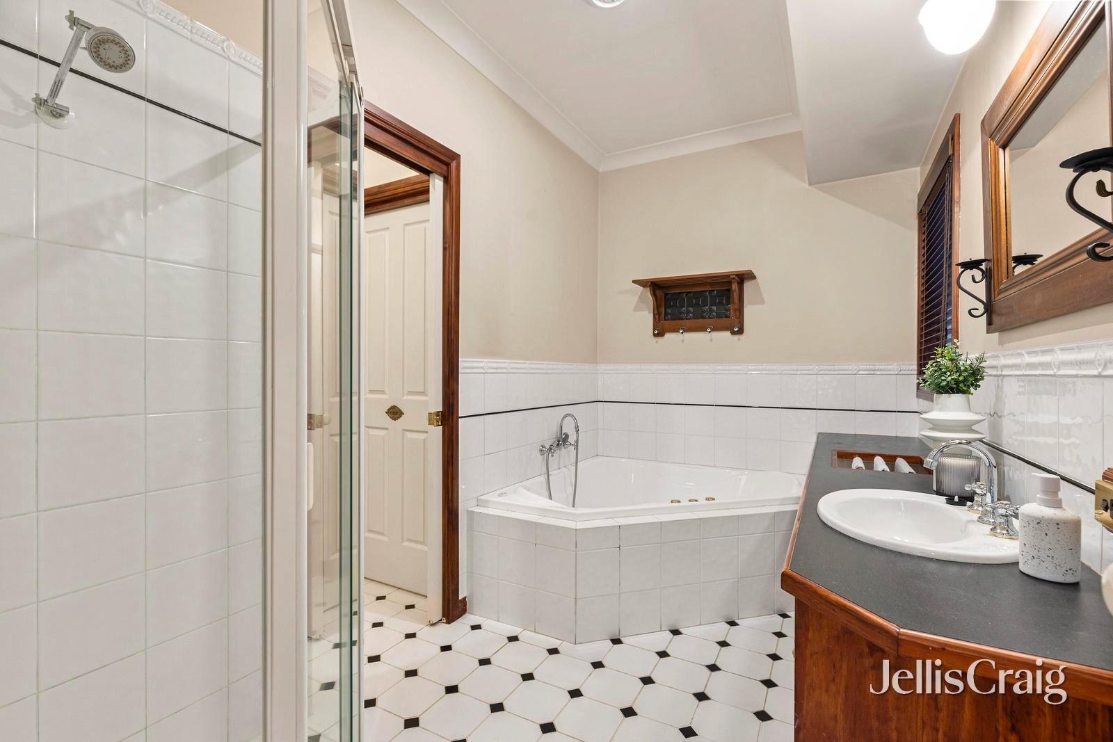 29 Moore Avenue, Croydon image 12
