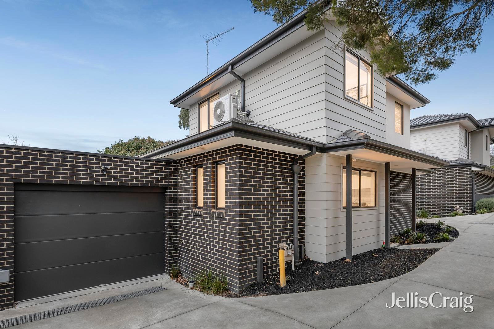 2/9 Newman Road, Croydon image 1
