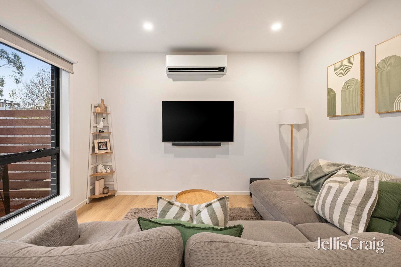 2/9 Newman Road, Croydon image 2