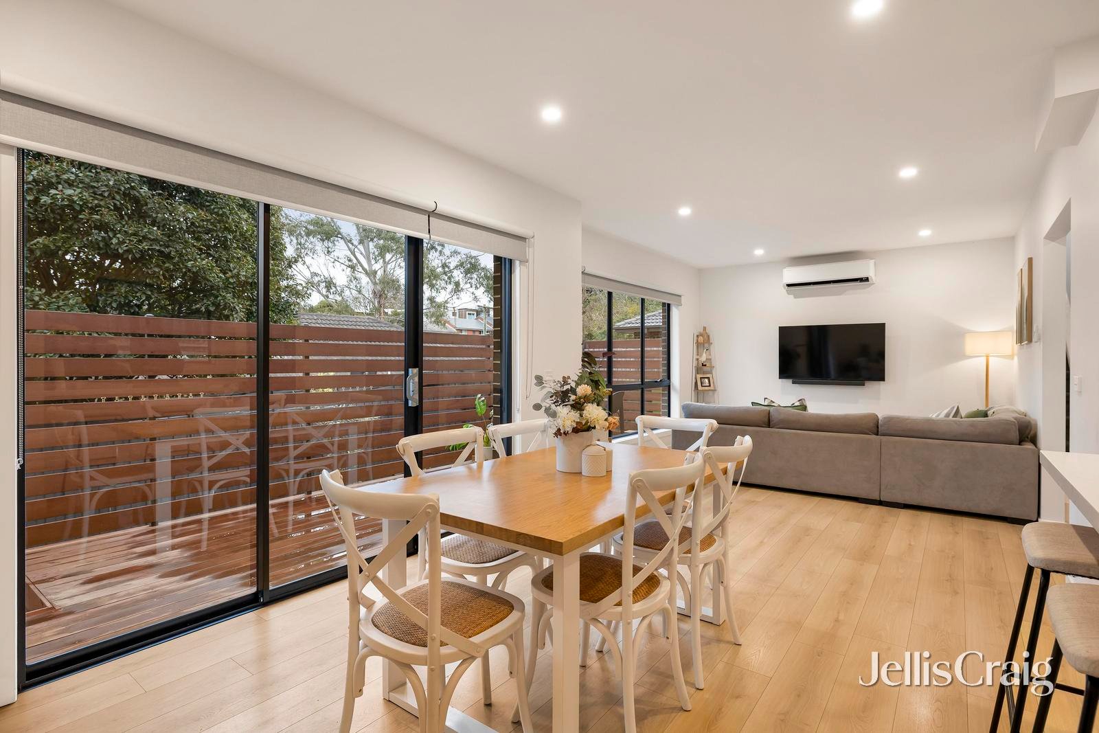2/9 Newman Road, Croydon image 3