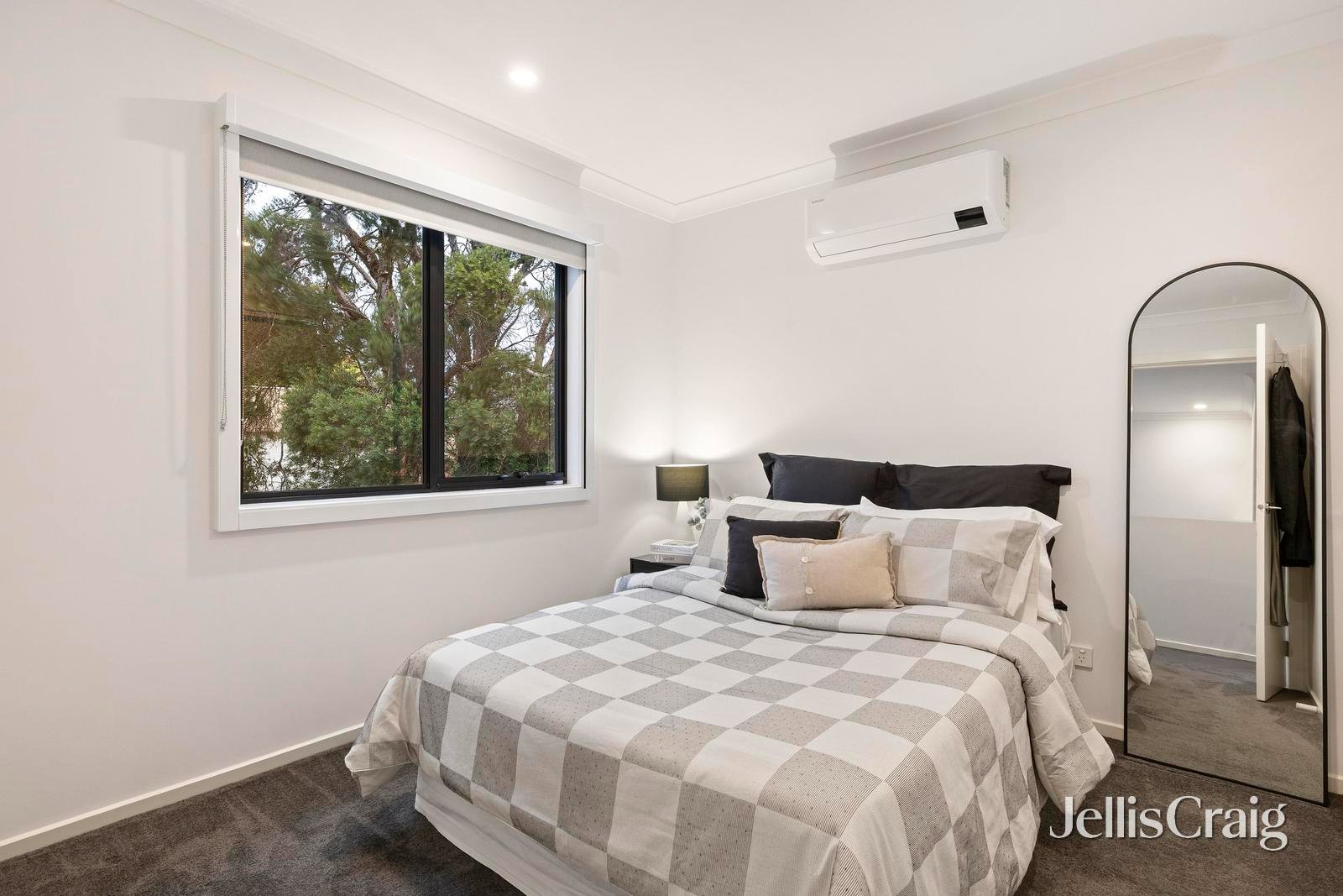 2/9 Newman Road, Croydon image 6
