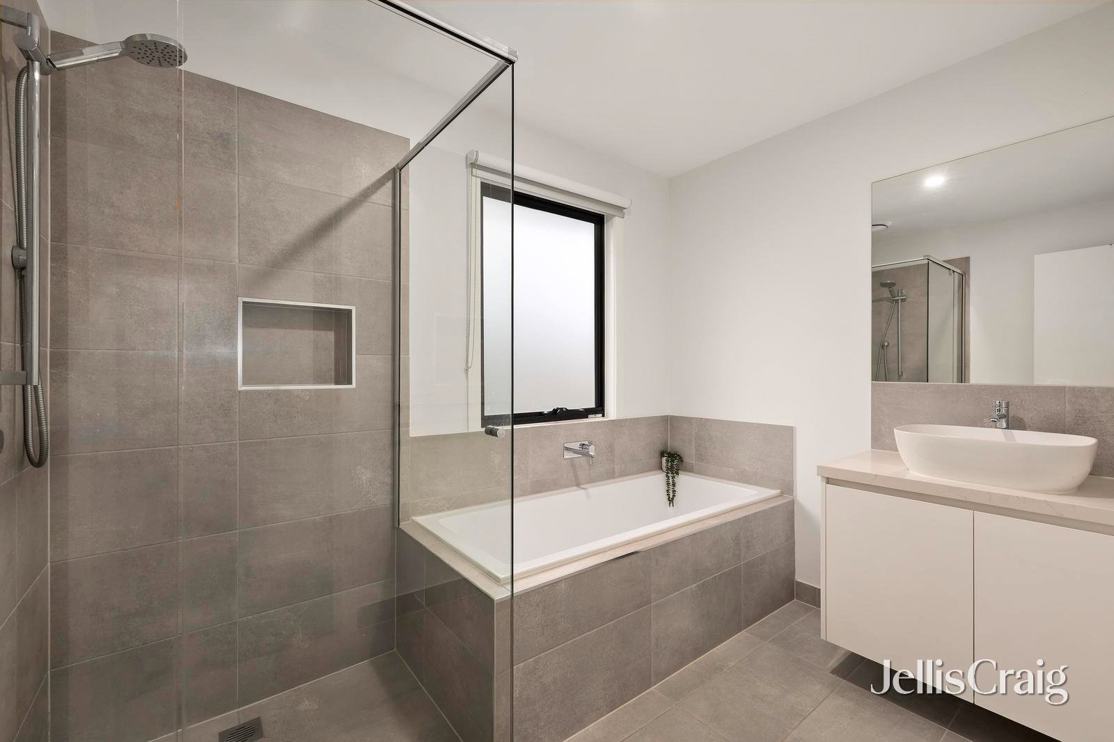 2/9 Newman Road, Croydon image 7
