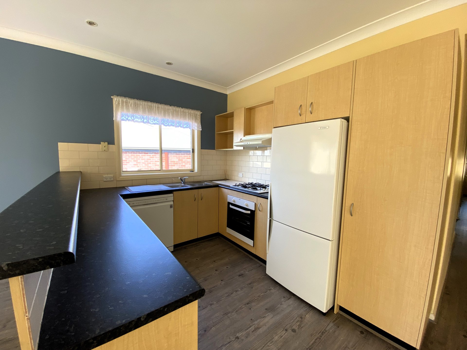 2/9 Oakview Court, Highton image 2