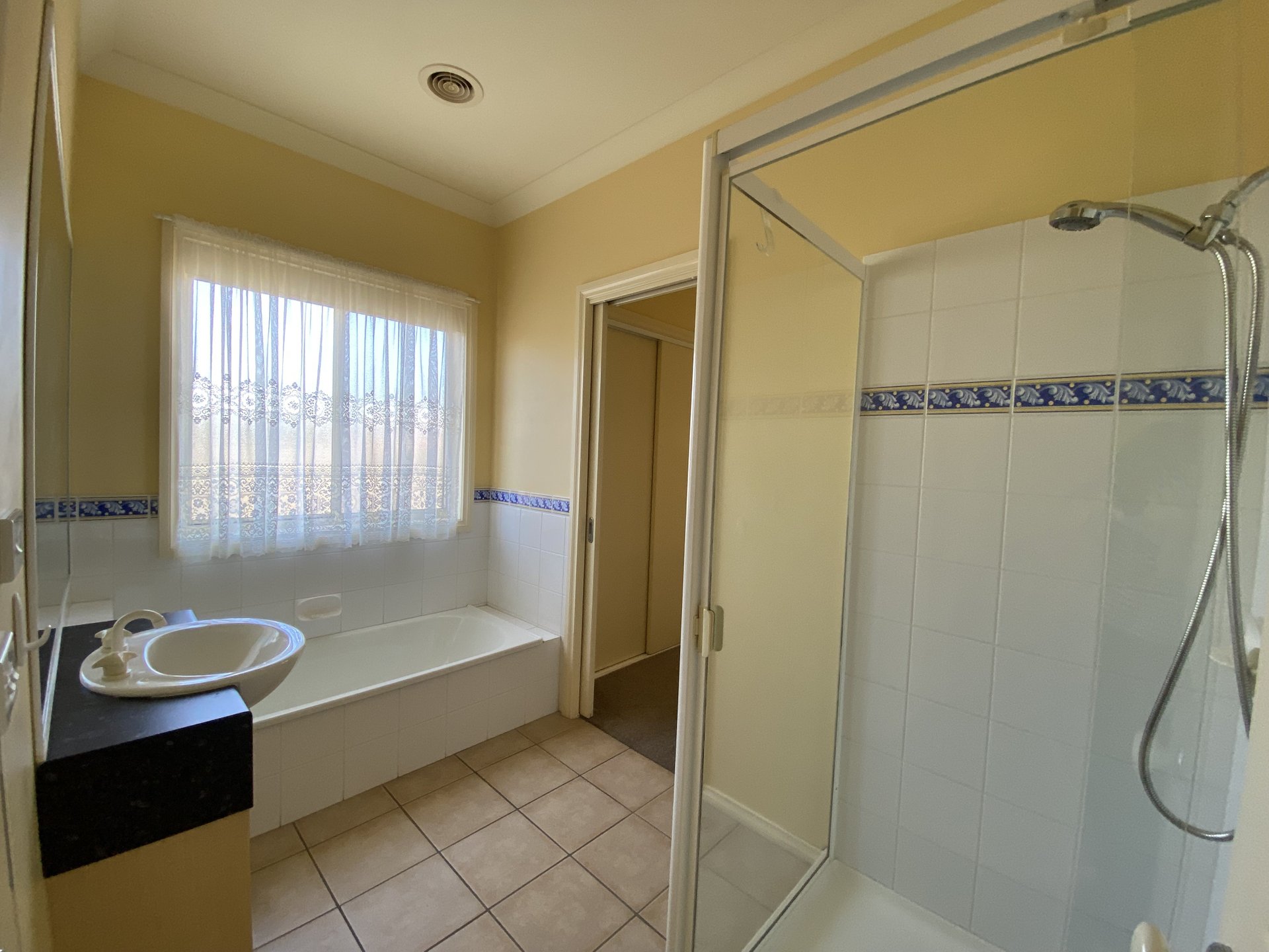 2/9 Oakview Court, Highton image 3