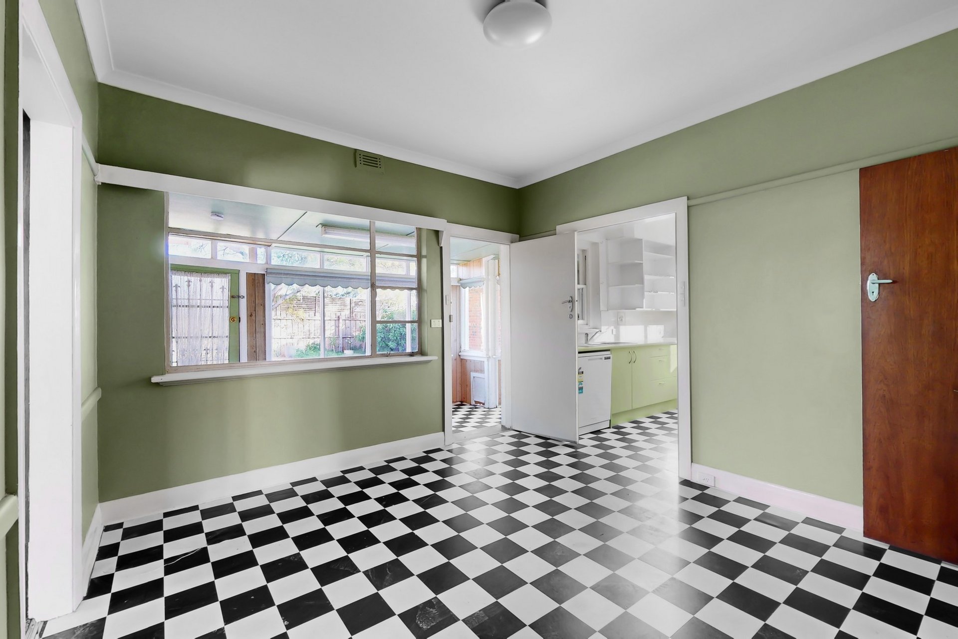 29 Peterleigh Grove, Essendon image 4