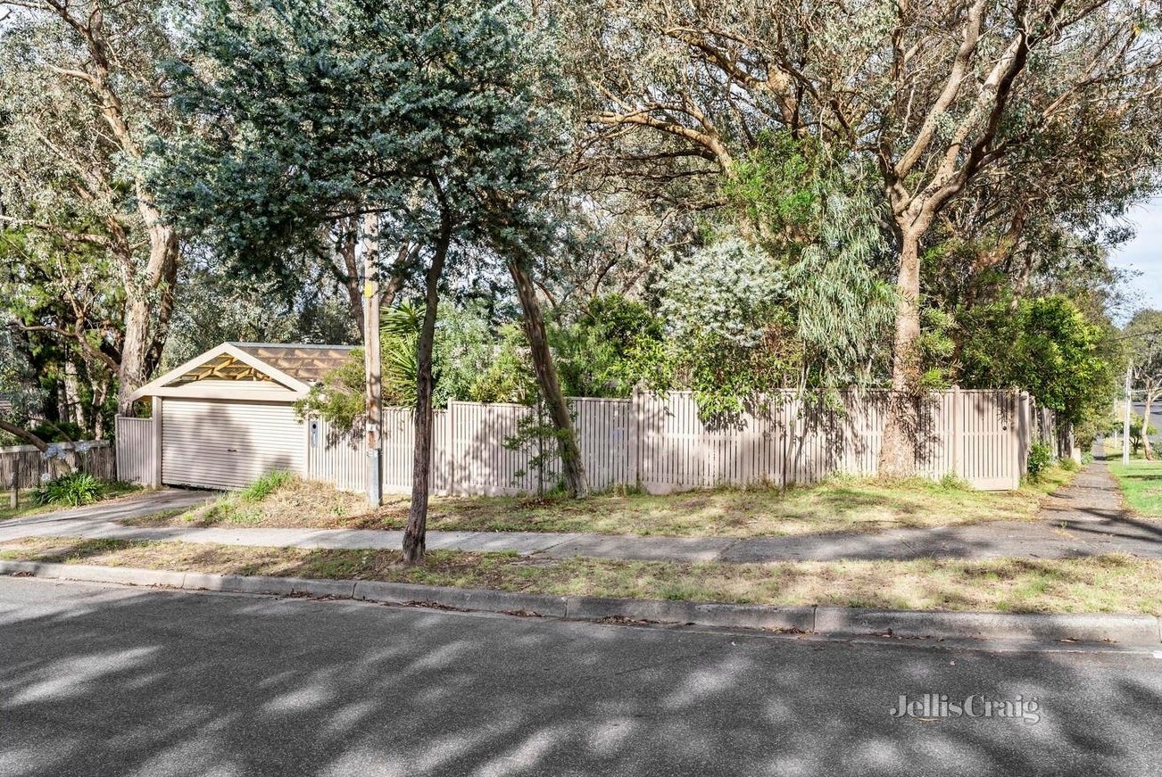 29 Pine Avenue, Briar Hill image 2