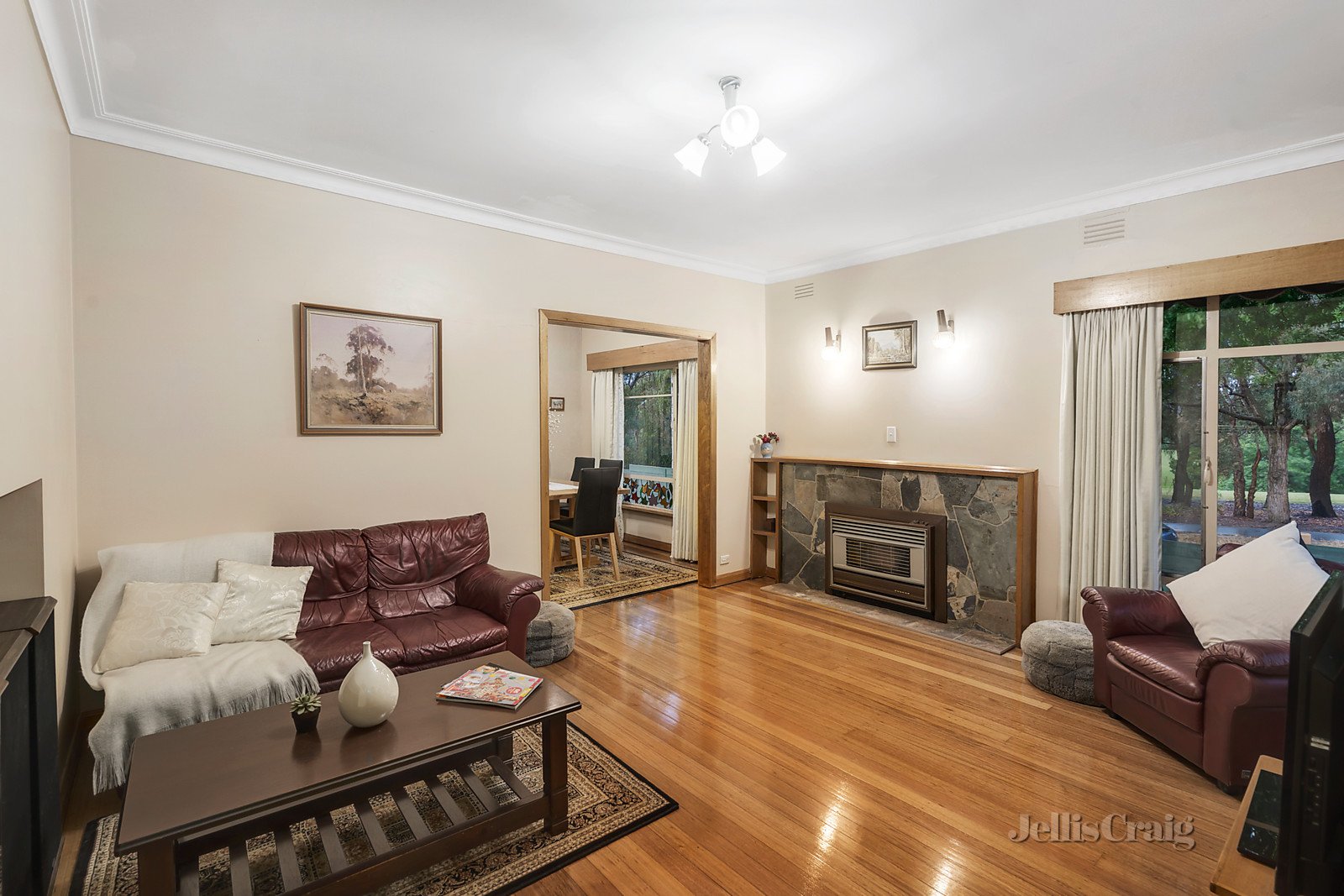 29 Reserve Avenue, Mitcham image 2