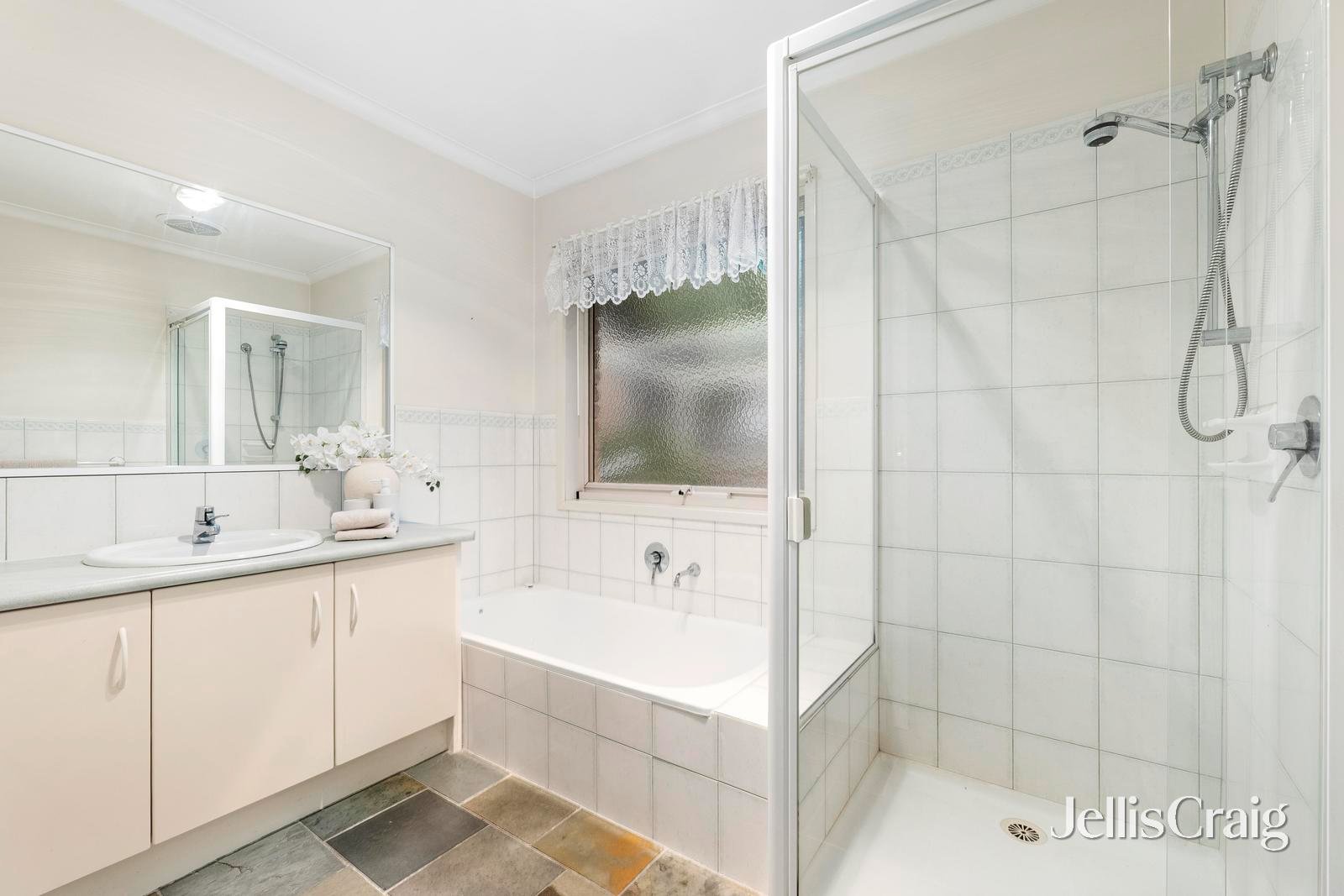 2/9 Rolls Court, Glen&nbsp;Waverley image 10