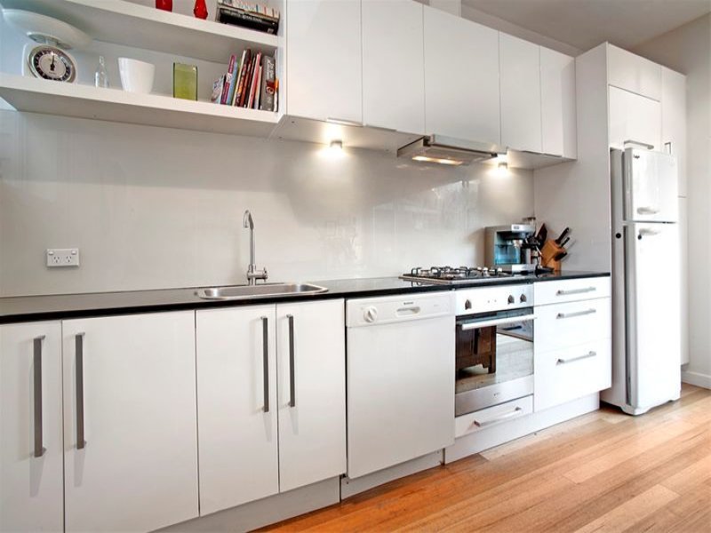 29 Rosamond Street, St Kilda East image 4