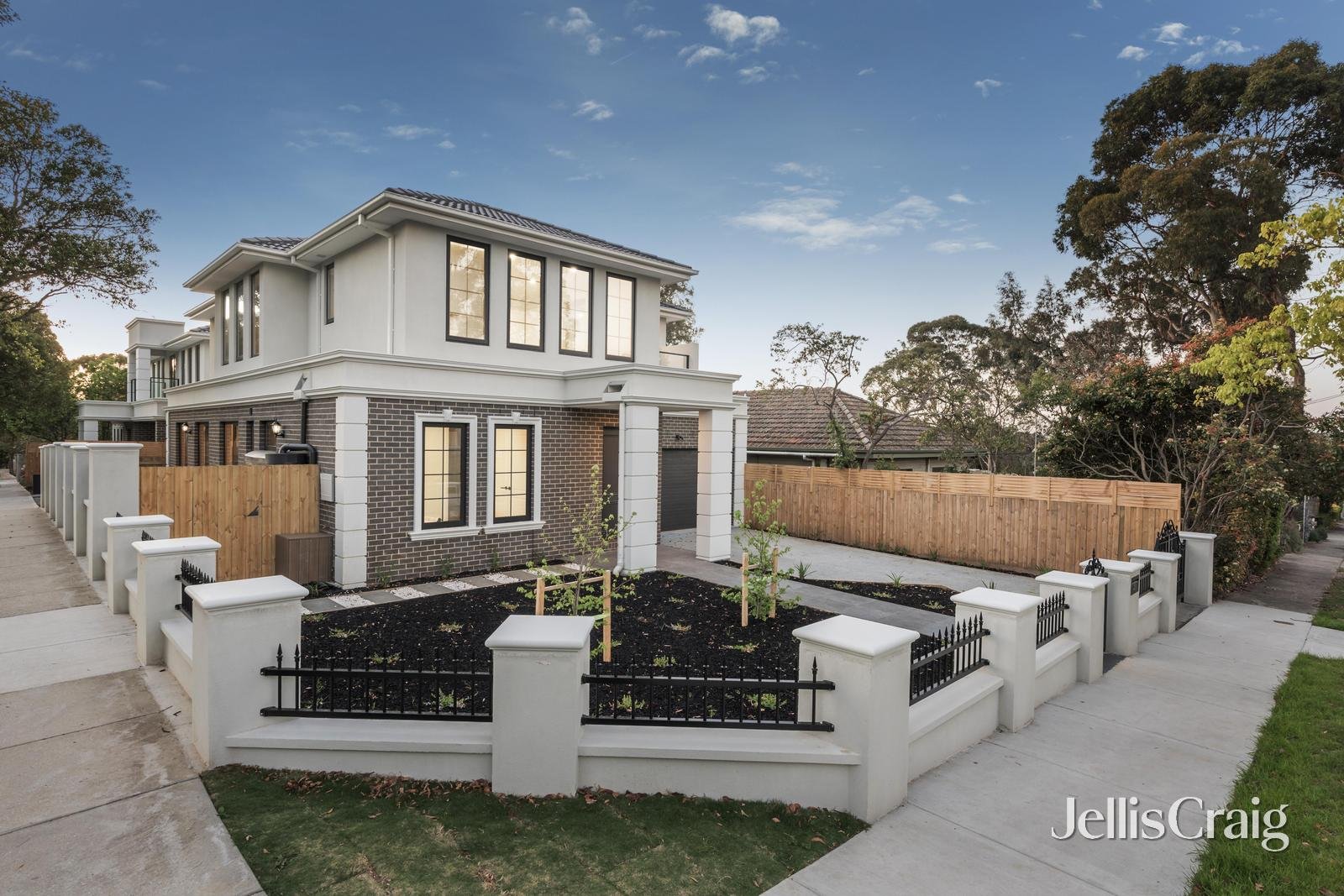 29 Rostrevor Parade, Mont Albert North image 2