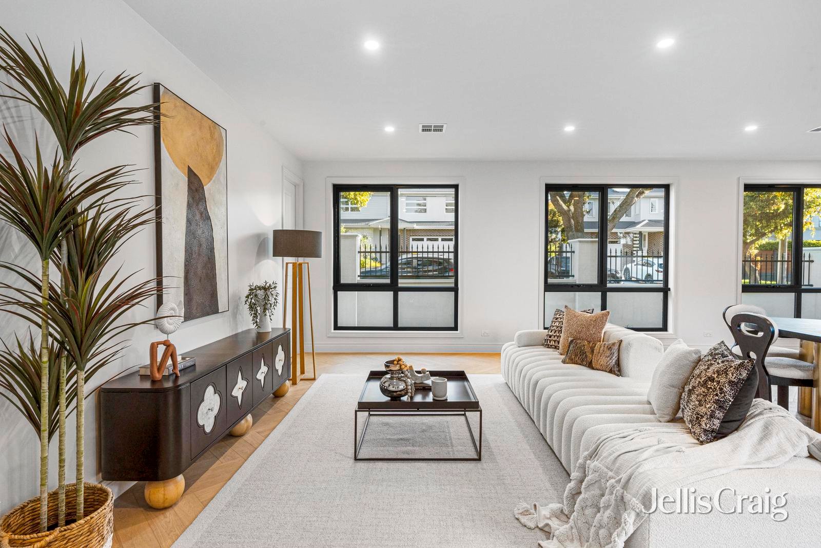 29 Rostrevor Parade, Mont Albert North image 3