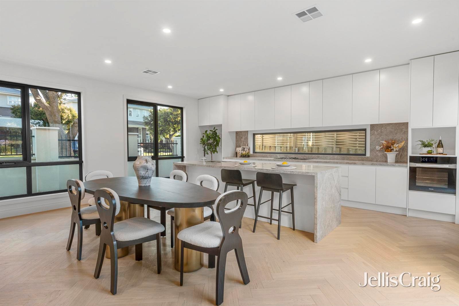 29 Rostrevor Parade, Mont Albert North image 5