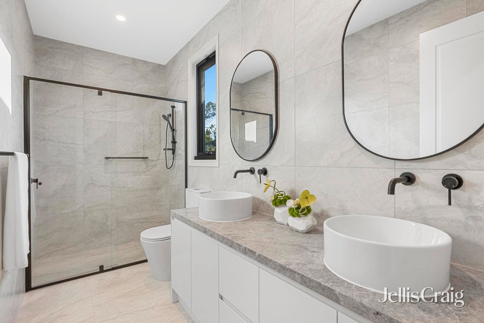 29 Rostrevor Parade, Mont Albert North image 9