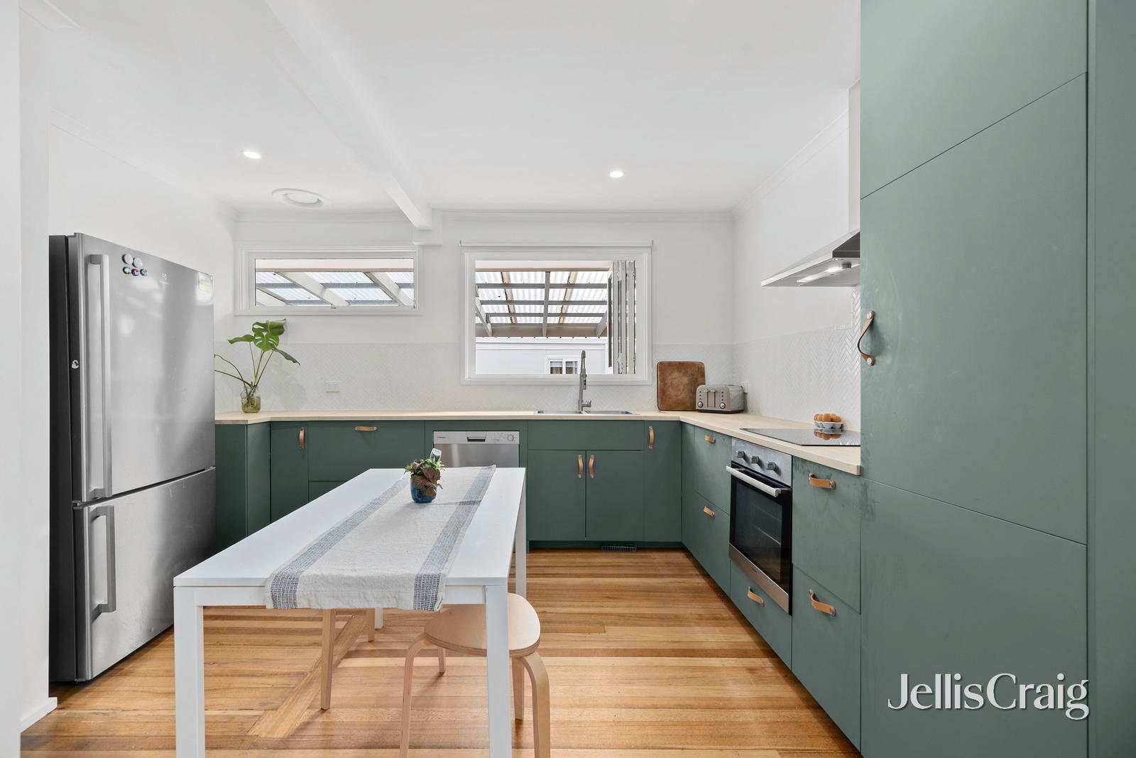 29 Ruth Road, Mornington image 3