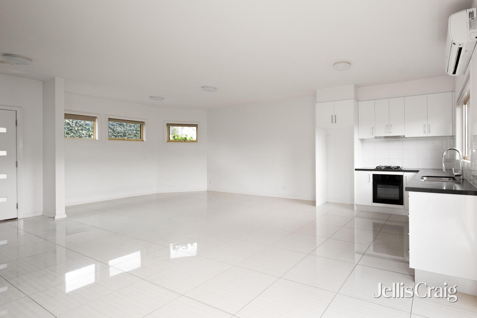 2/9 Shand Road, Reservoir image 3