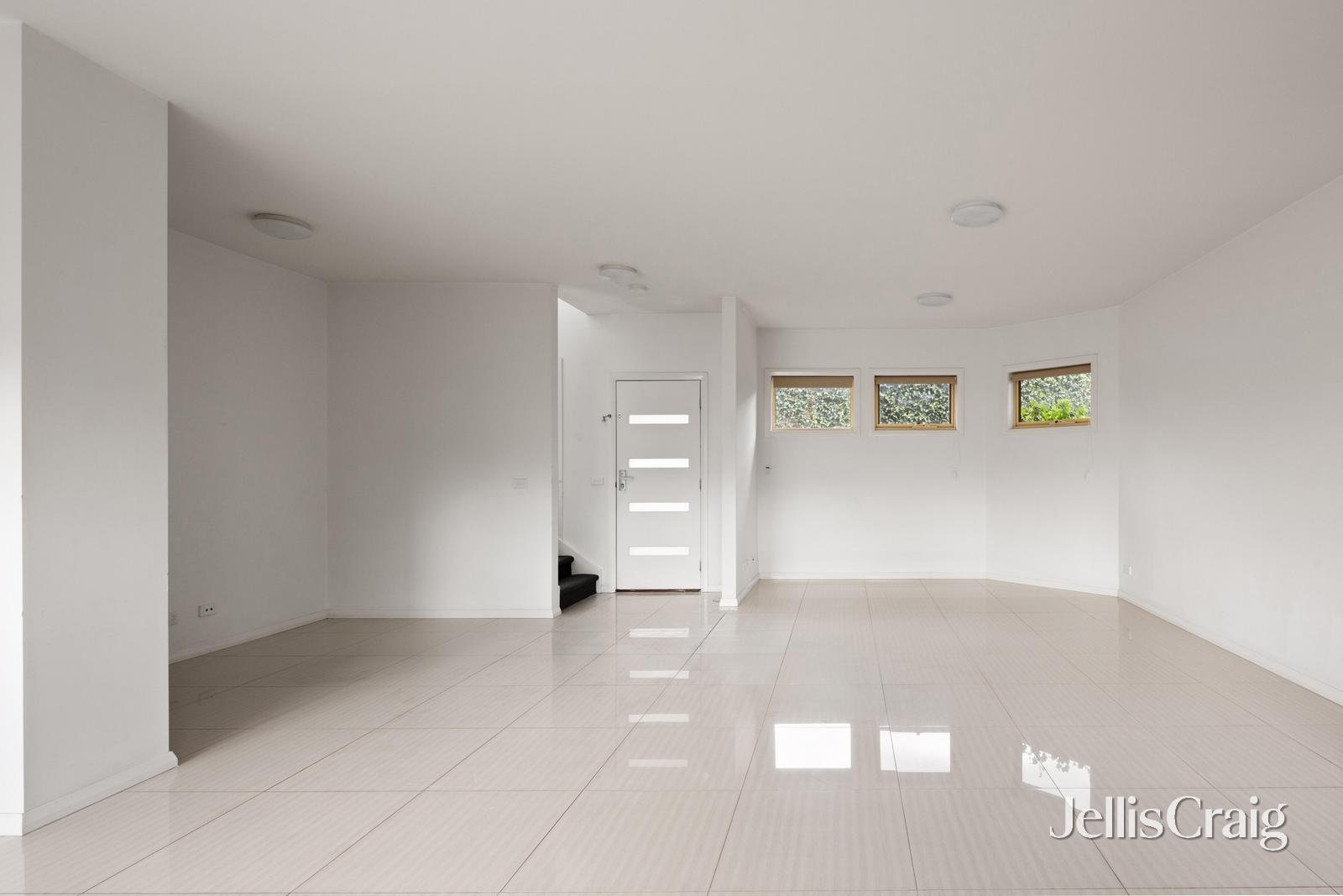 2/9 Shand Road, Reservoir image 5