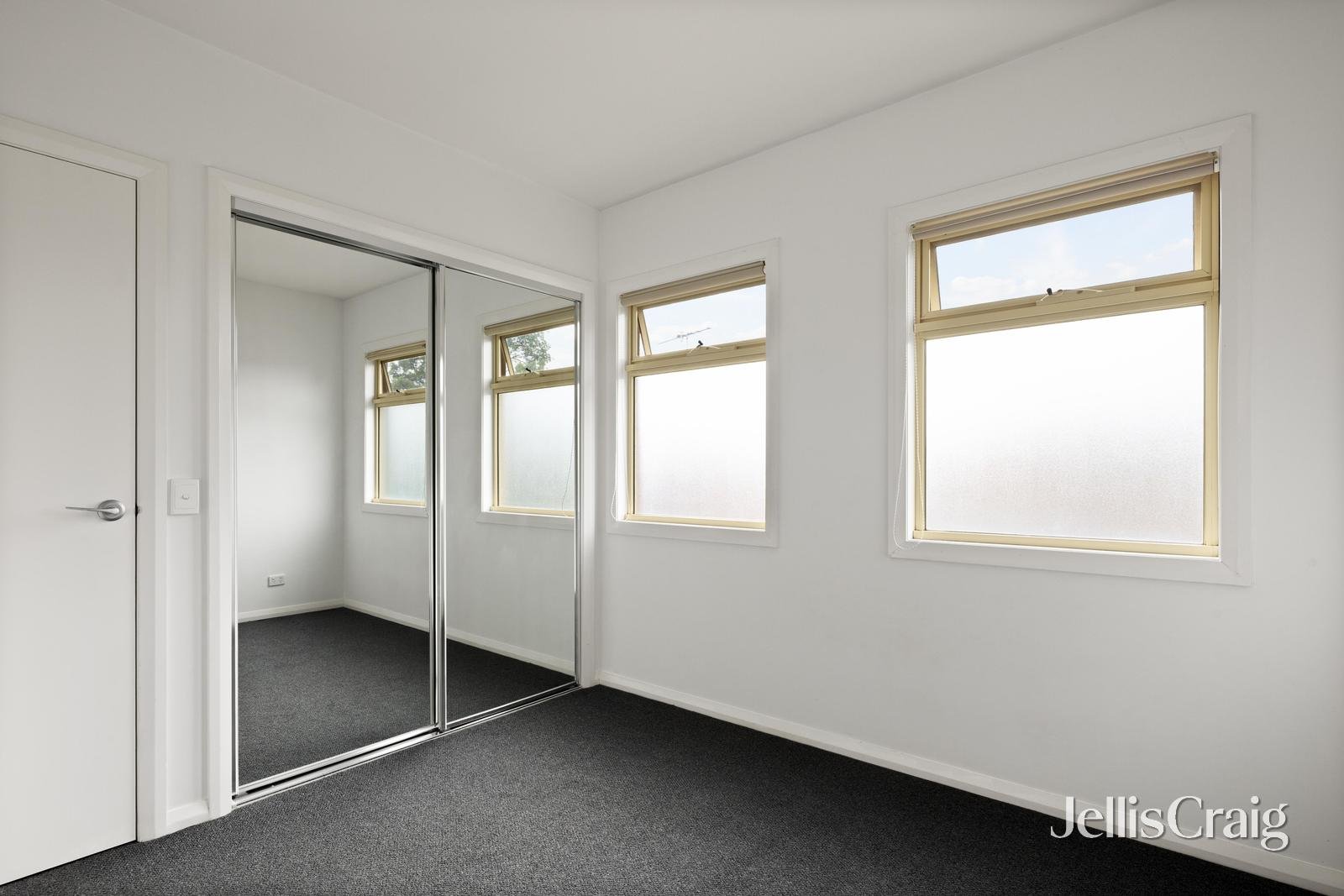 2/9 Shand Road, Reservoir image 6
