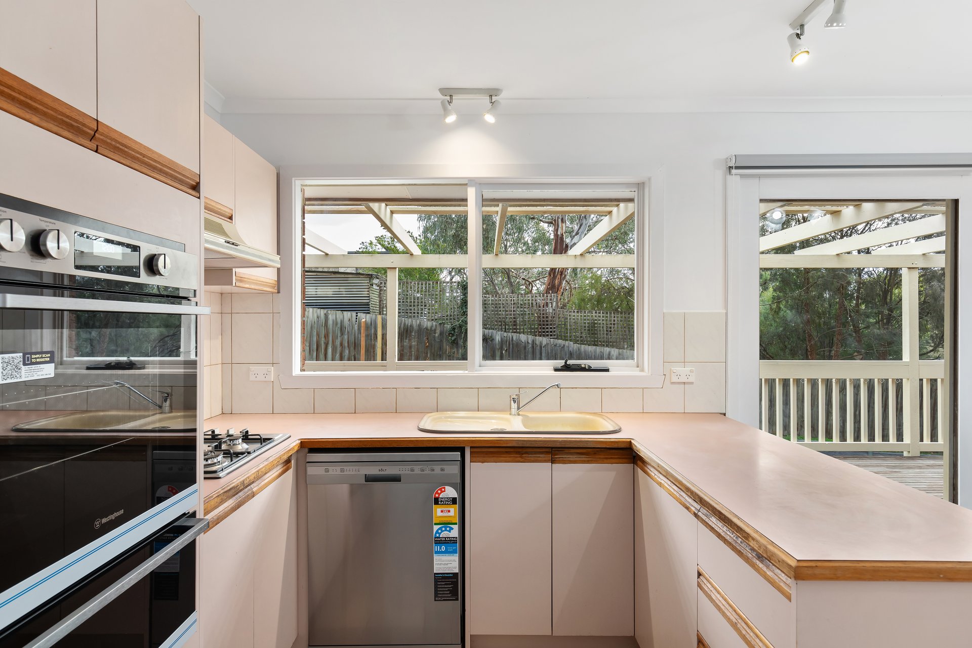 29 Sheffield Street, Eltham image 6