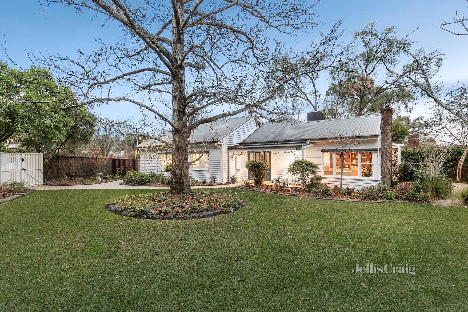 29 Smith Avenue, Croydon image 1