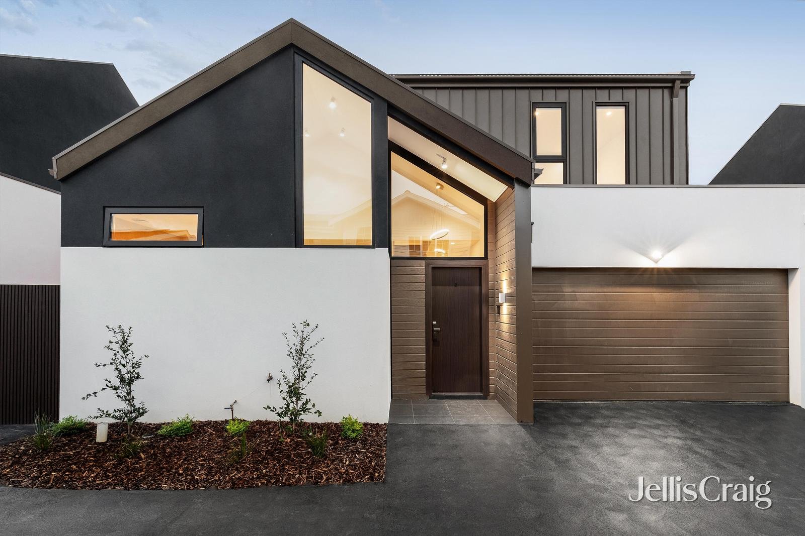 2/9 Springfield Street, Briar&nbsp;Hill image 1