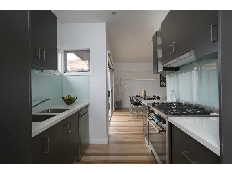 2/9 Strong Street, Spotswood image 3