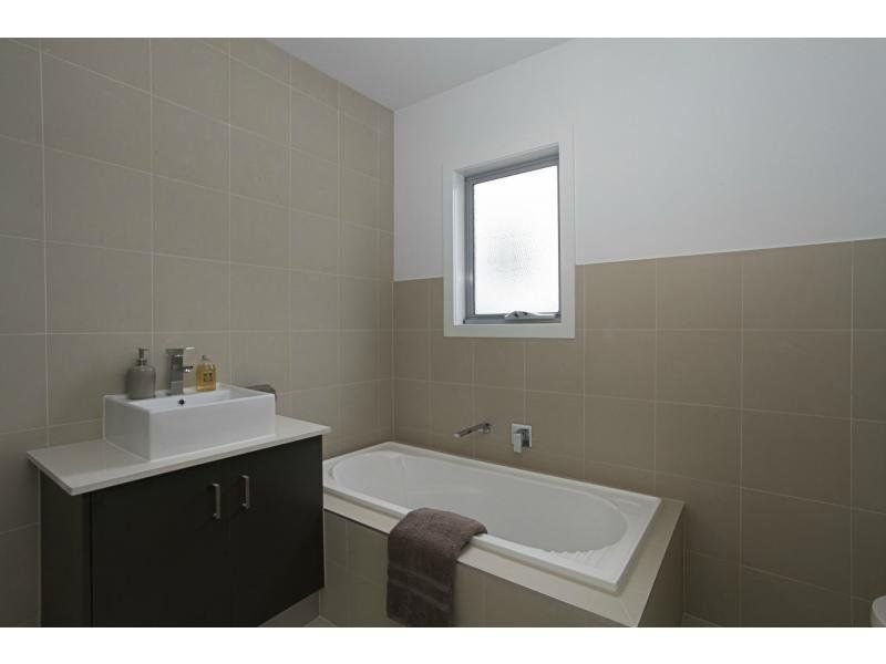 2/9 Strong Street, Spotswood image 5