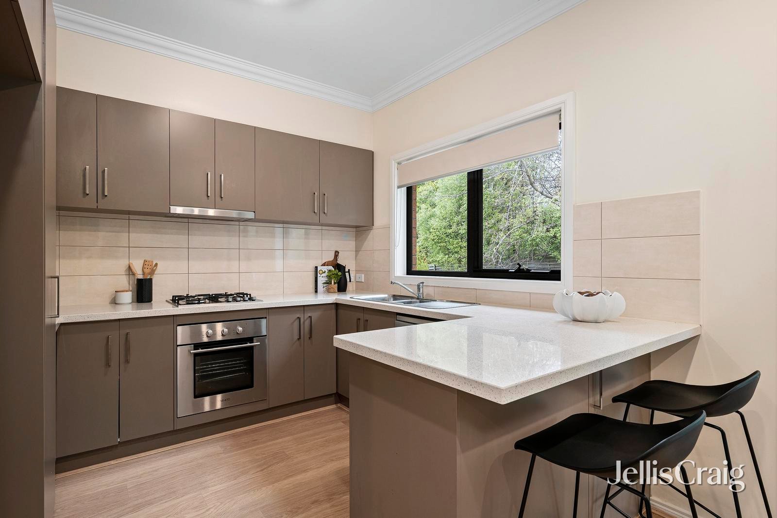 2/9 Thackeray Court, Croydon image 3