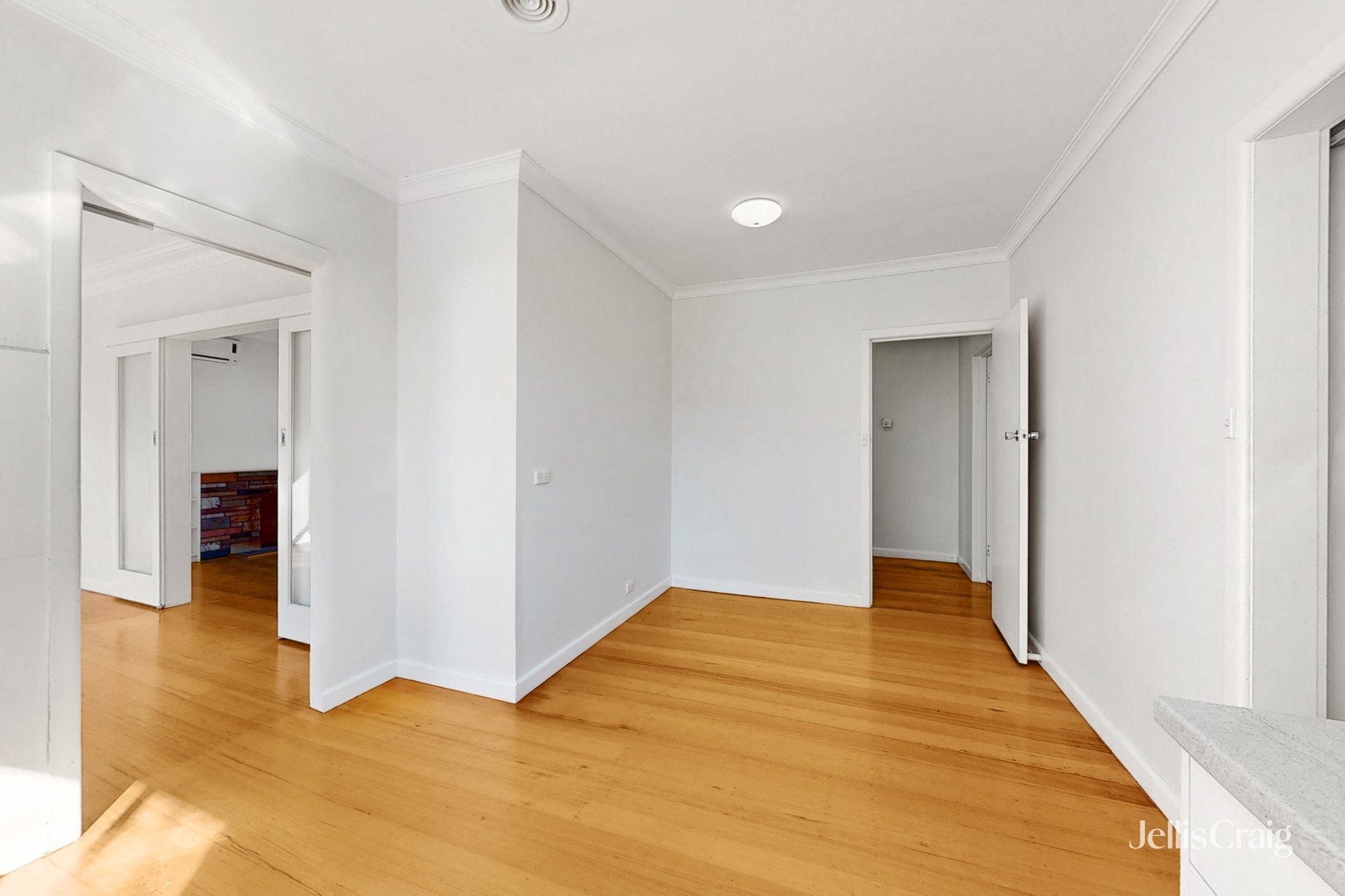 29 Thomasina Street, Bentleigh East image 5