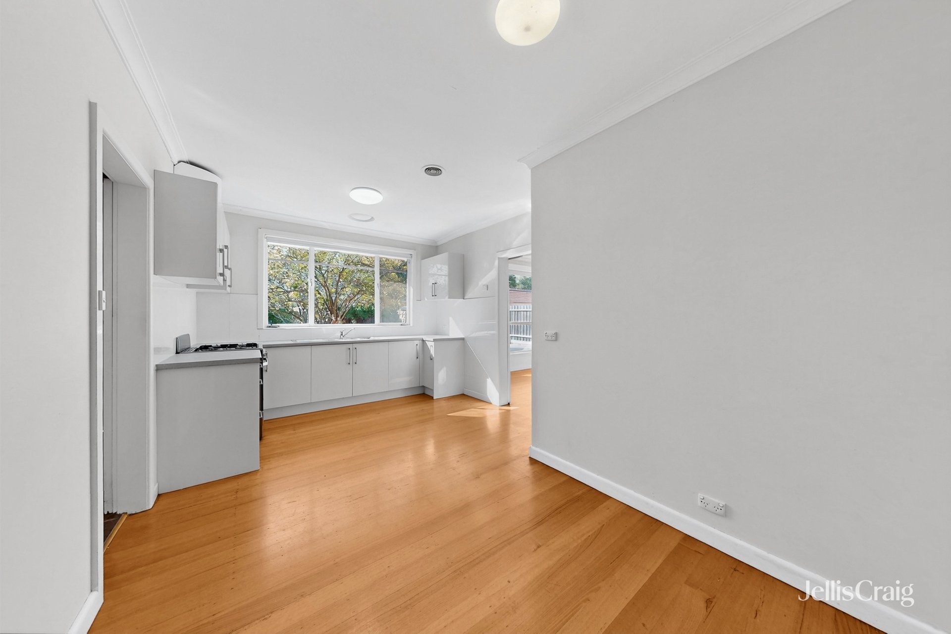 29 Thomasina Street, Bentleigh East image 4