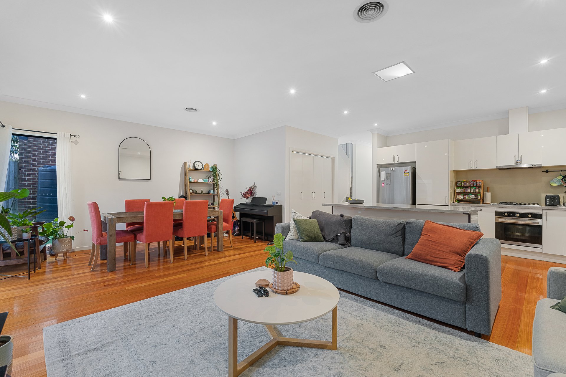 2/9 Valency Court, Mitcham image 3